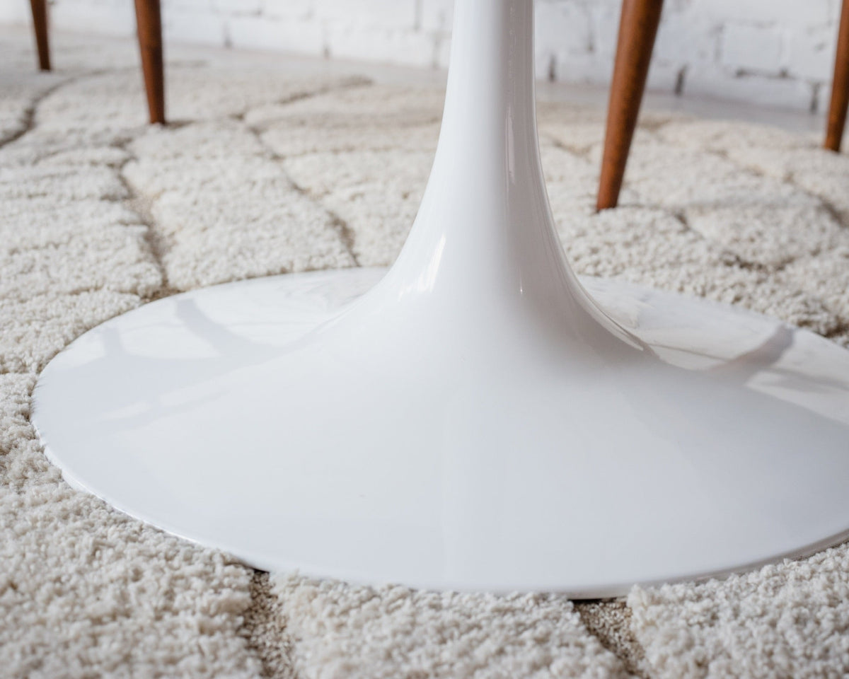 Daisy Faux Marble 60 in Oval Dining Table, White