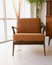 Ziggy Walnut Lounge Chair