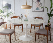 Daisy Faux Marble 60 in Oval Dining Table, White