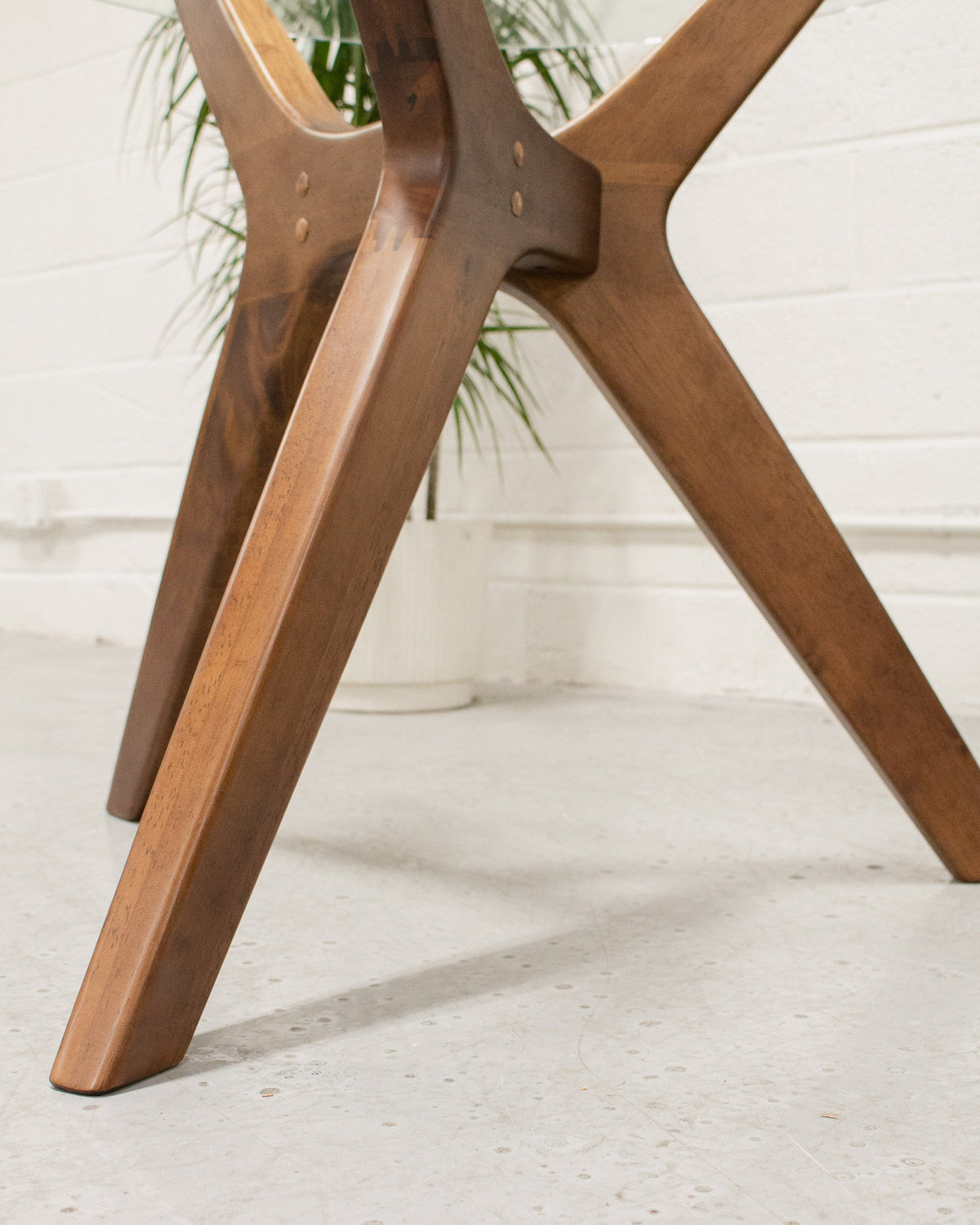 Nina Sculpted Dining Table