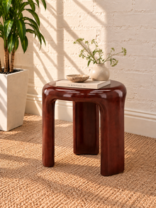 Klarisse Side Table in Chesnut