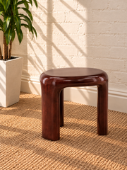 Klarisse Side Table in Chesnut