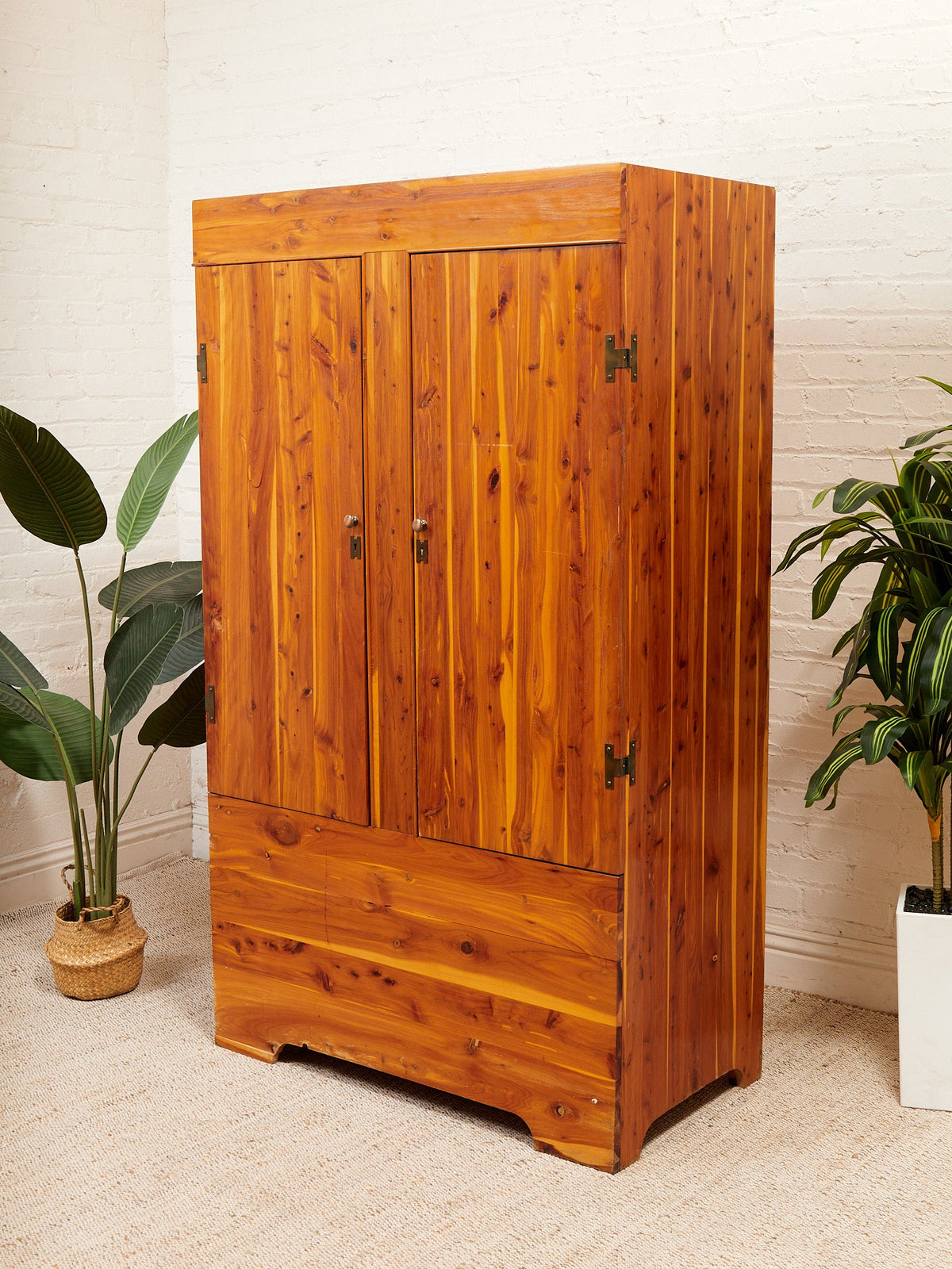 Pine primitive Mid-Century Vintage Armoire