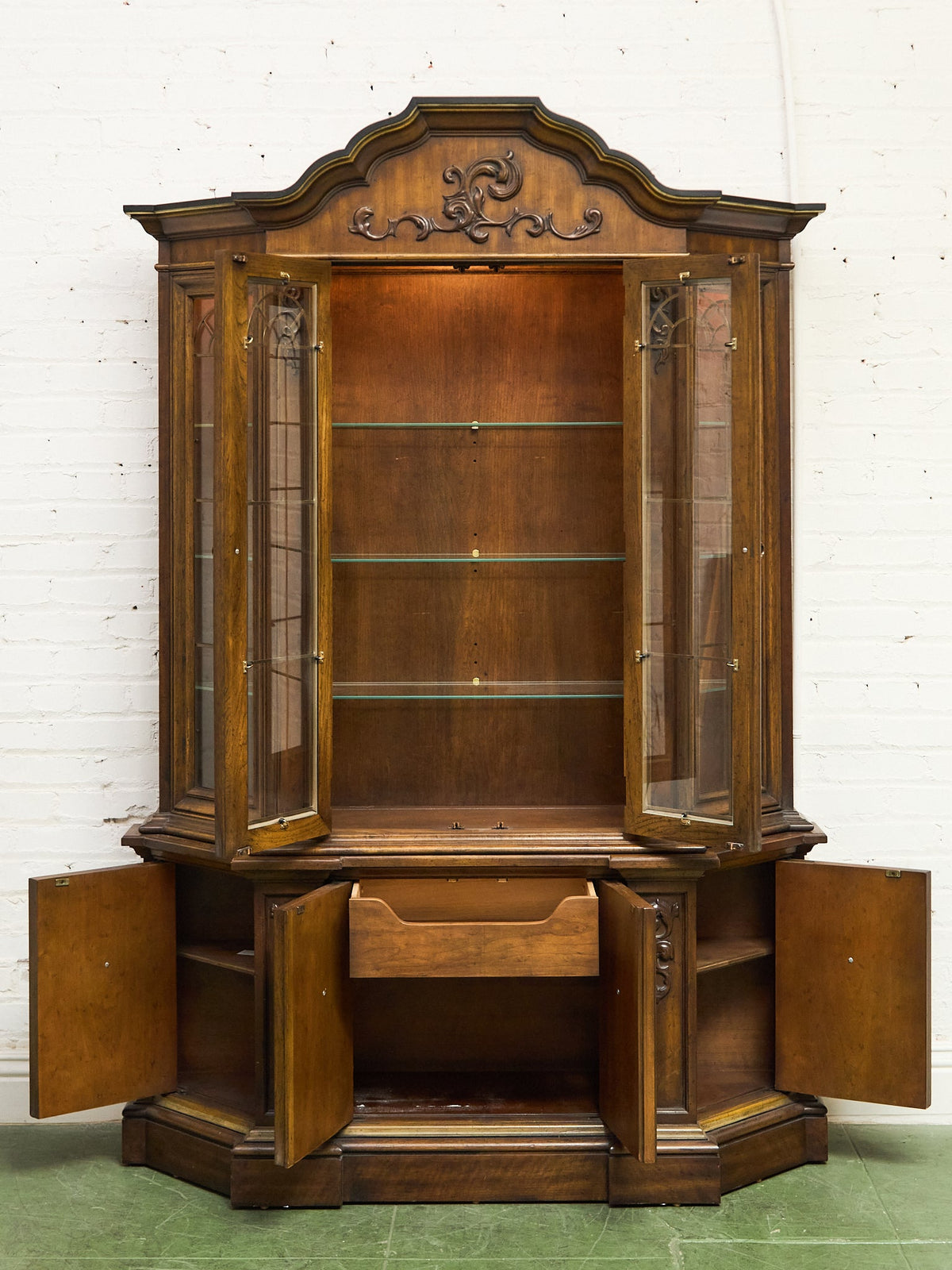 Drexel Heritage Hutch