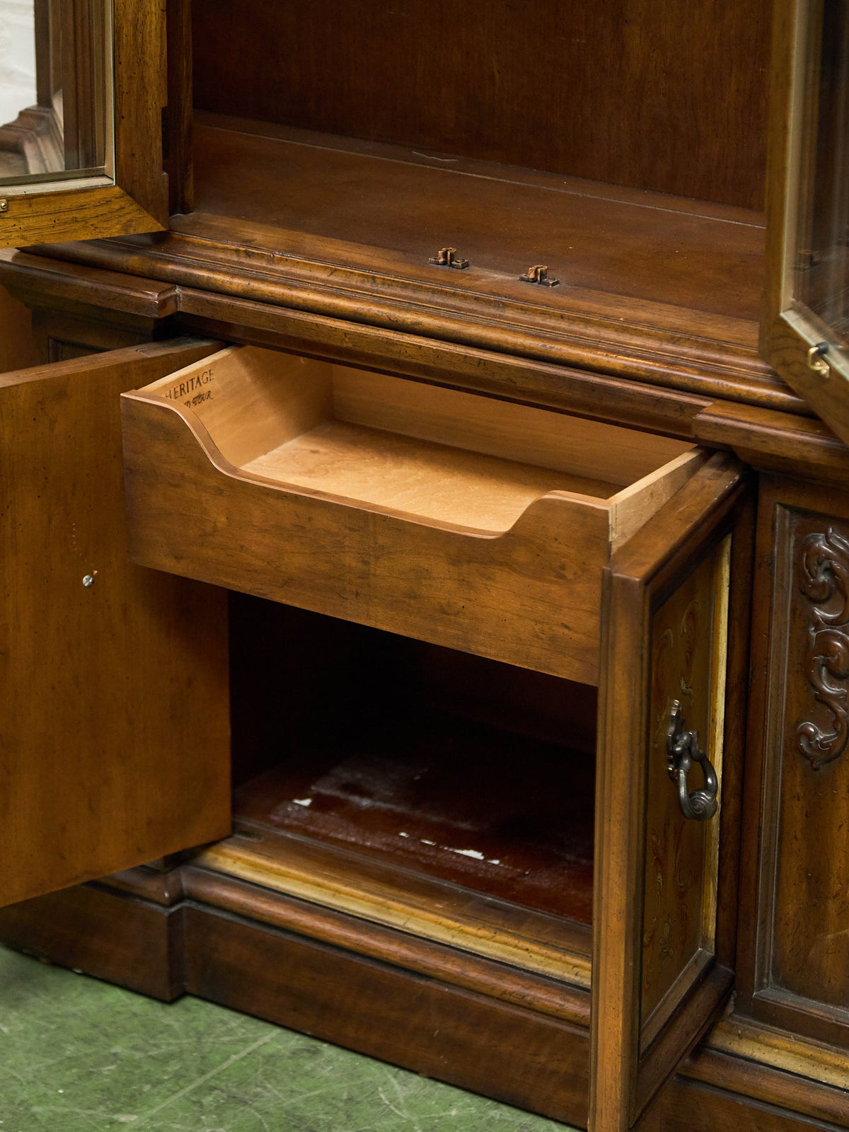 Drexel Heritage Hutch