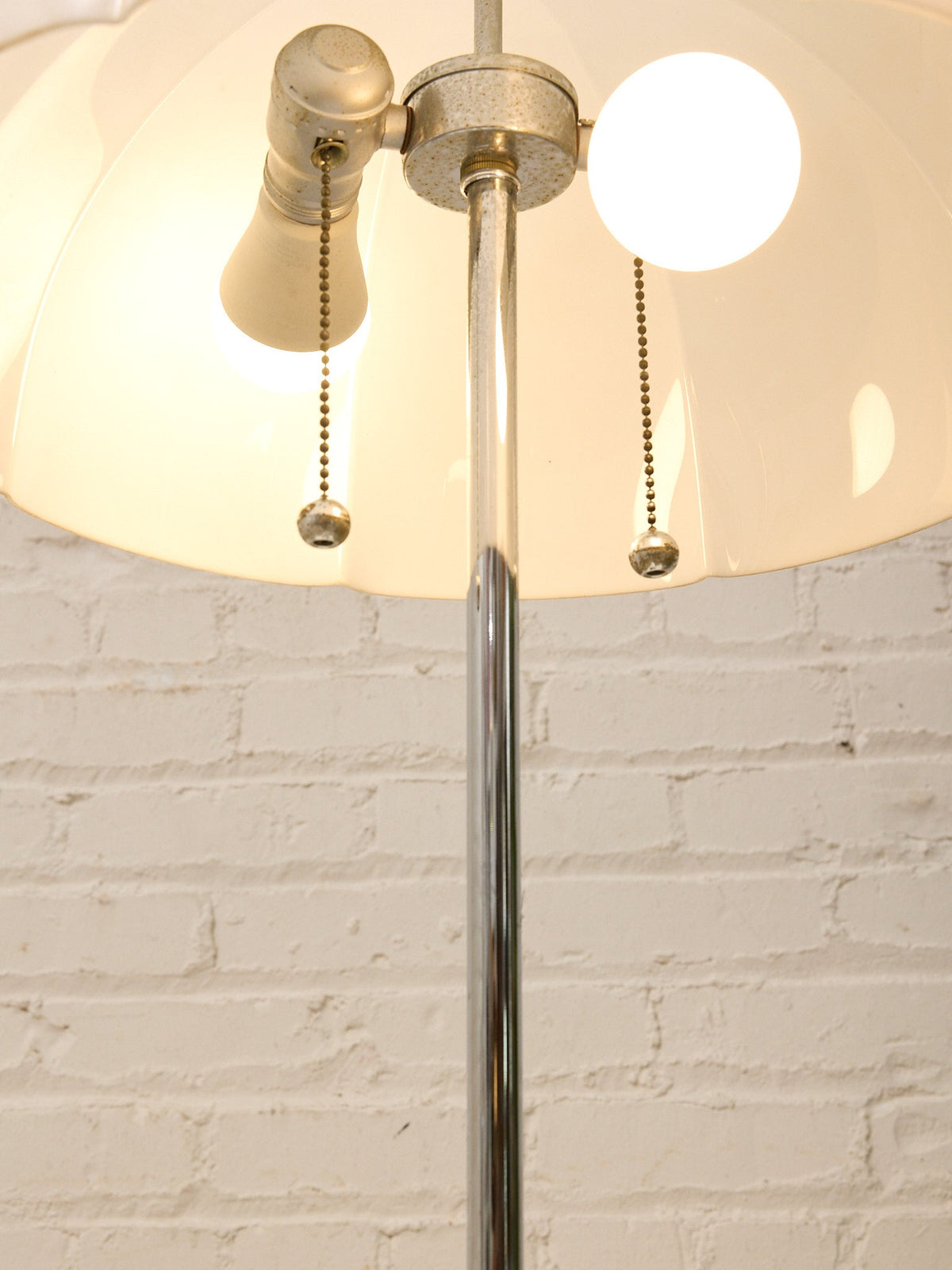 Vintage White Sculptural Dome Table Lamp